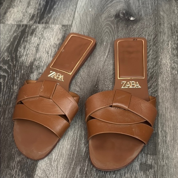 Zara Brown Minimalist Sandals with Crisscross Straps - Picture 1 of 3